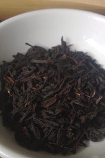 Lower grade Qimen Black tea. Leaves are dark and not uniform and containing stalks.