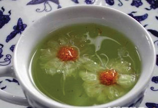 A simple herbal brew consisting of Dragon Well Green tea and chrysanthemum flowers that will help to balance the excessive Yang in your body.  