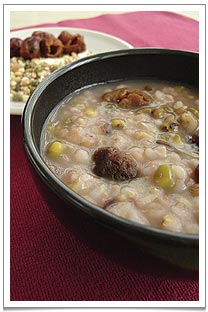 A sweet and nourishing La Ba congee to usher in the new year! A sweet and nourishing La Ba congee to usher in the new year!