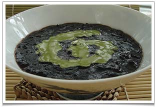 Black Glutinous Rice Pudding with Matcha Coconut Cream Black Glutinous Rice Pudding with Matcha Coconut Cream