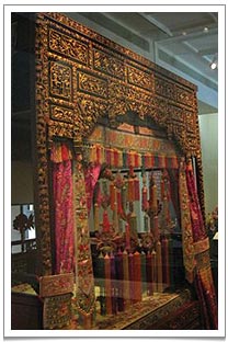 Bridal chamber display at the Peranakan Museum in Singapore (39 Armenian Street)